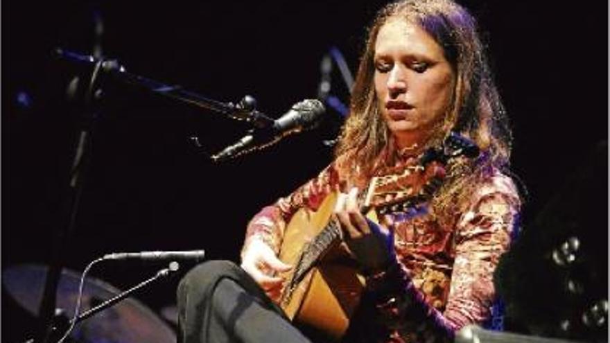 La guitarrista Isabelle Laudenbach, una de els quatre components del grup Las Migas