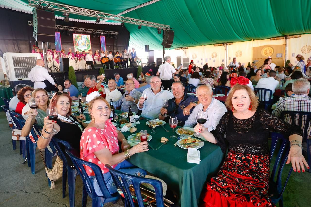 La Feria de Córdoba en imágenes: un martes para tomárselo sin prisas en El Arenal