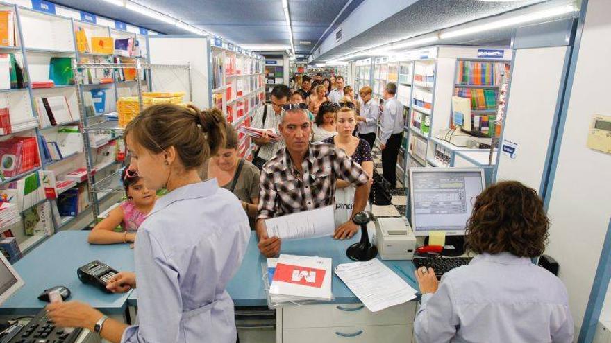 La entrega del material desborda a las librerías