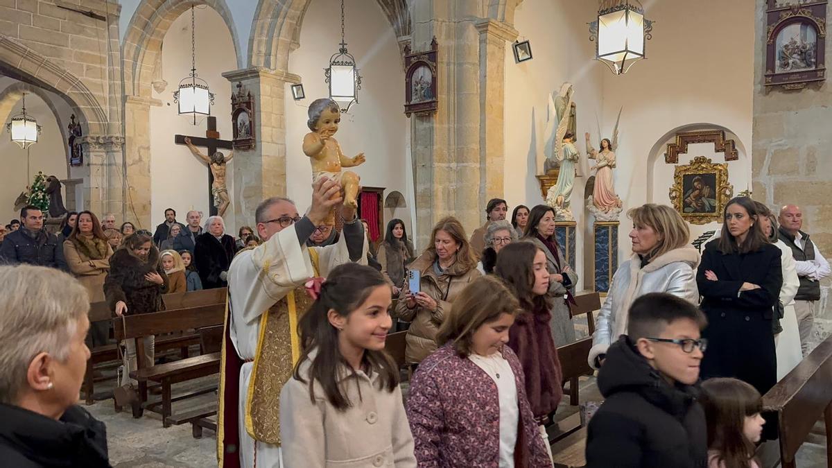 Procesión de los niños en la Misa Mayor de San Francisco