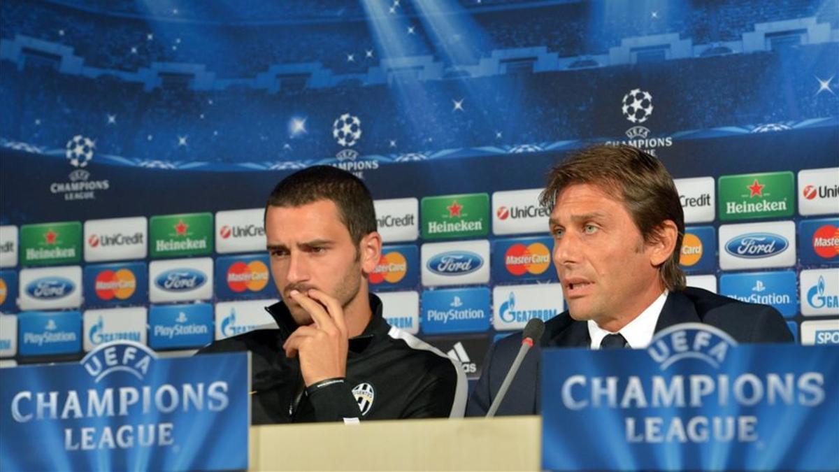 Antonio Conte y Leonardo Bonucci durante una rueda de prensa en su etapa en la Juventus