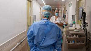 Catalunya ja té gairebé 500 ingressats per covid en hospitals i van a l’alça
