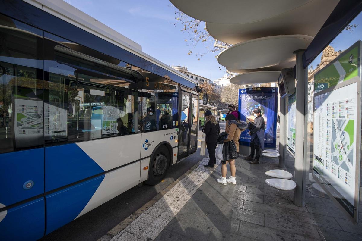 La EMT incorpora el pago con tarjeta en los autobuses de Palma.