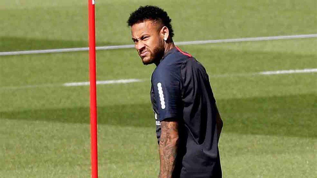 Neymar, pendiente de su futuro