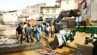 Azuara amanece cubierta de agua: “Ya no existen ni las paredes ni las puertas de mi casa”