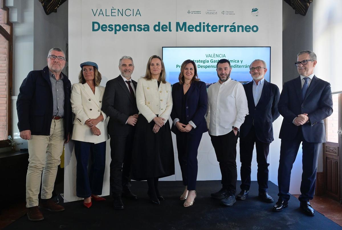 Principales asistentes a la presentación de la campaña.
