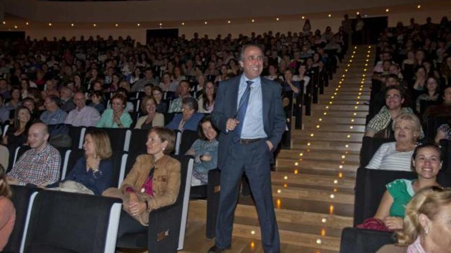 La conferencia del profesor Emilio Duró llenó ayer la Sala Sinfónica del ADDA.