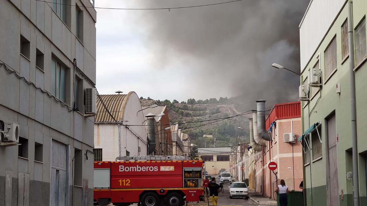 El fuego afecta a una fábrica dedicada al curtido de pieles