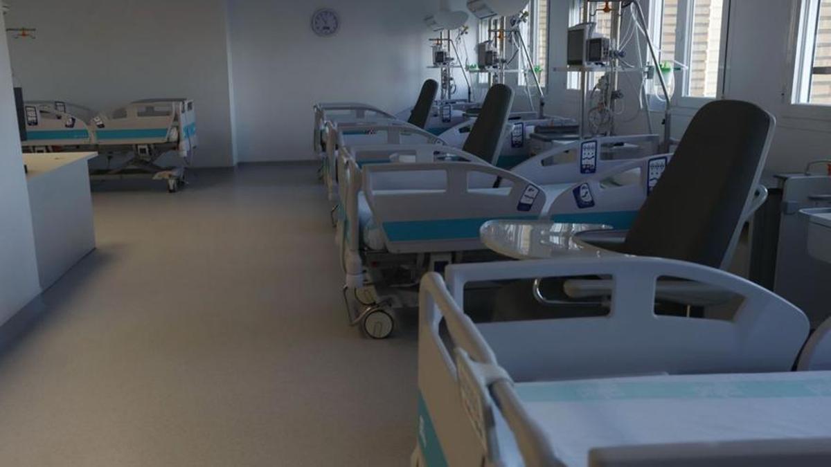 Varias camas disponibles en una de las unidades del hospital Miguel Servet, en una imagen de archivo.