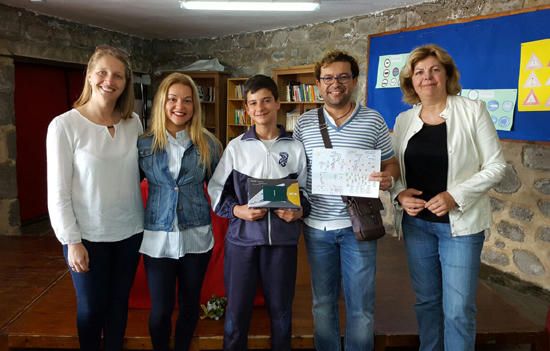 Escolares premiados por sus dibujos contra el tabaco