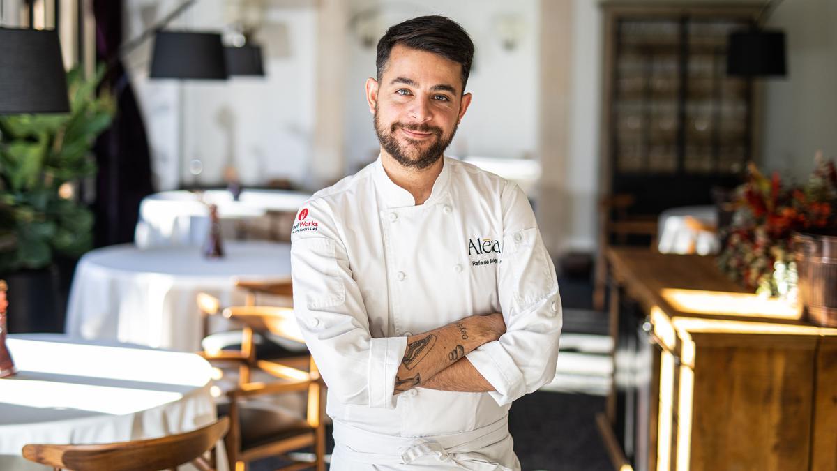 El cocinero Rafael de Bedoya, en el comedor de Aleia, en Casa Fuster.