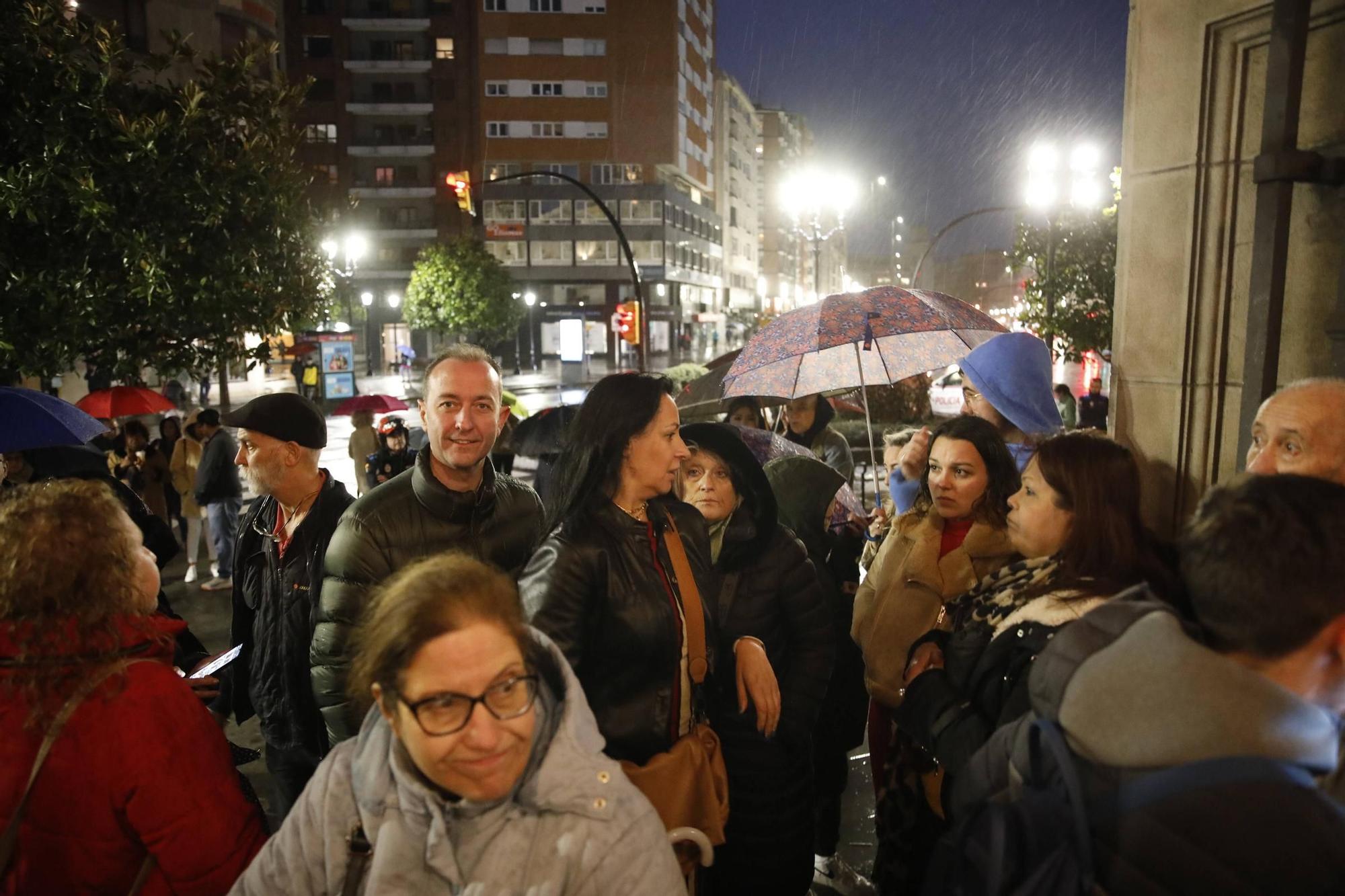 El mal tiempo obliga a suspender la procesión del Encuentro en Gijón