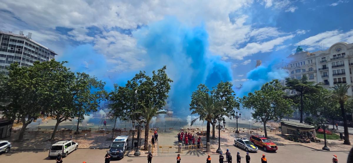 El azul mariano ha presidio la mascletà de Pirotecnia Aitana