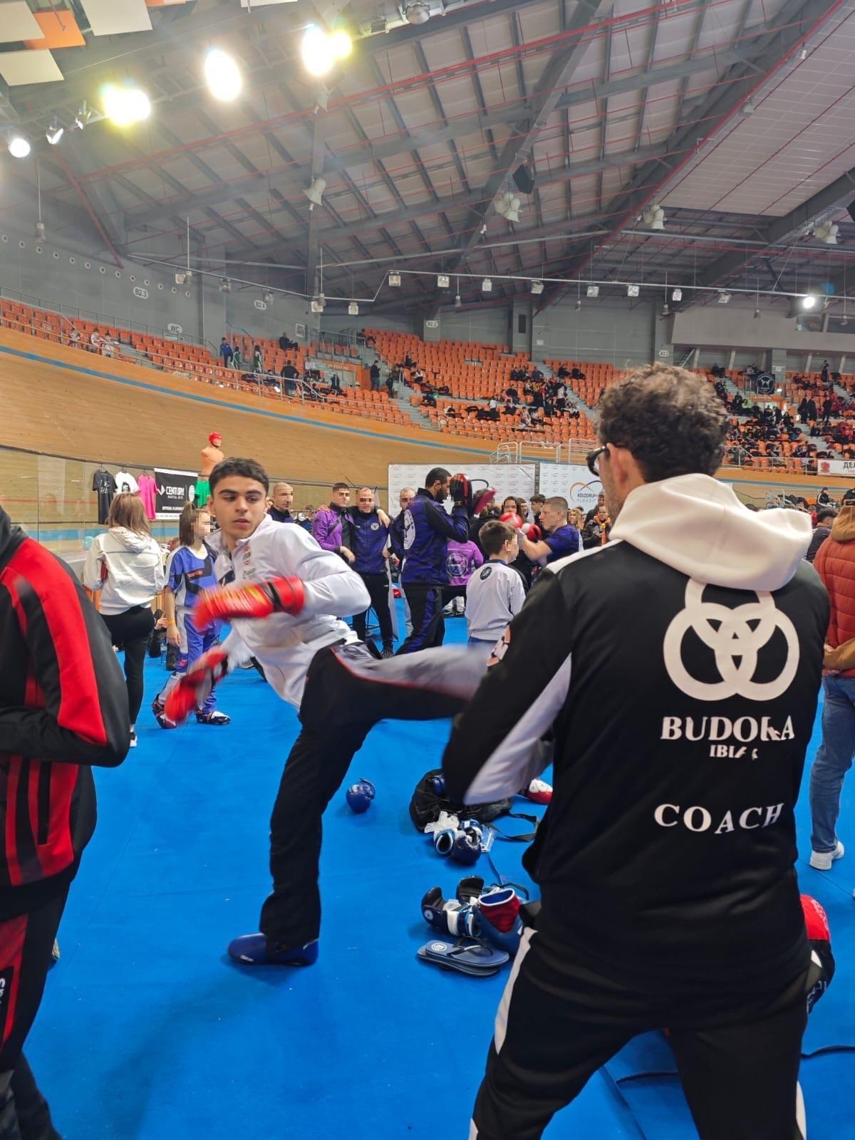 A l’esquerra, Jordi Marí, a la Bulgaria European Cup de 2025, a la ciutat de Plòvdiv.