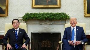 El primer ministro japonés, Fumio Kishida, y el presidente de EEUU, Joe Biden, este miércoles en el Despacho Oval.
