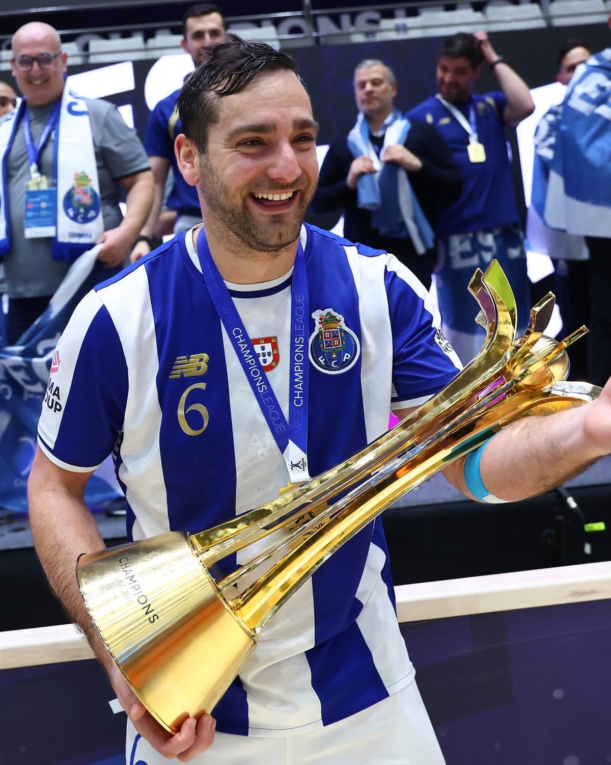 Edu Lamas, tras ganar la Champions con el Porto.