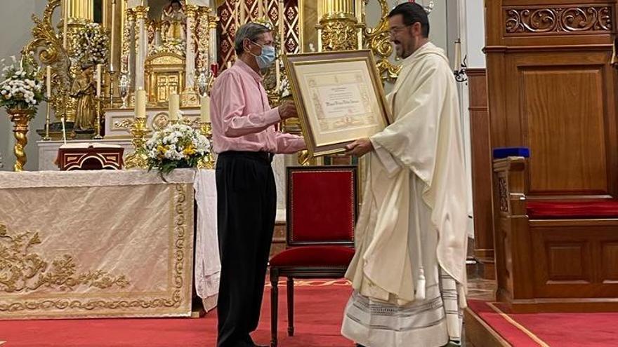 Miguel Villar recibe la Medalla Pro Ecclesia Malacitana por casi 30 años de servicio en el Corpus