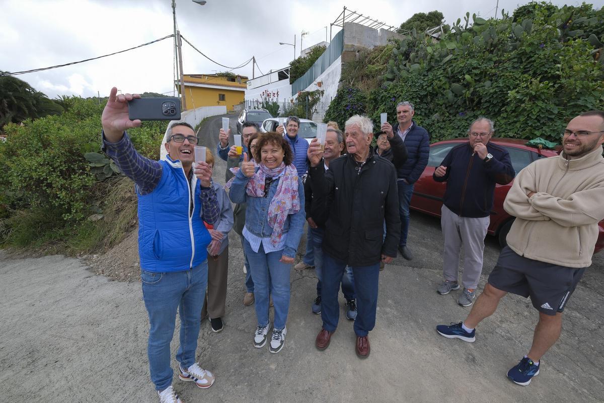 Vecinos de Laderas del Roque celebran que ya tienen alcantarillado después de 20 años