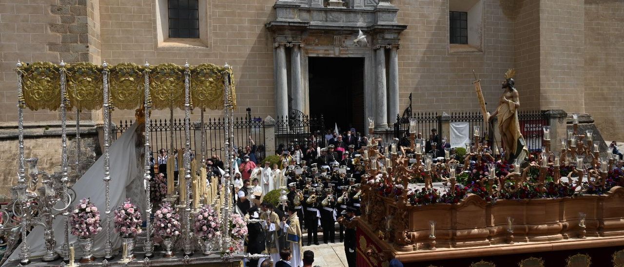 La Virgen de la Aurora y el Cristo Resucitado se encuentran a las puertas de la catedral pacense.