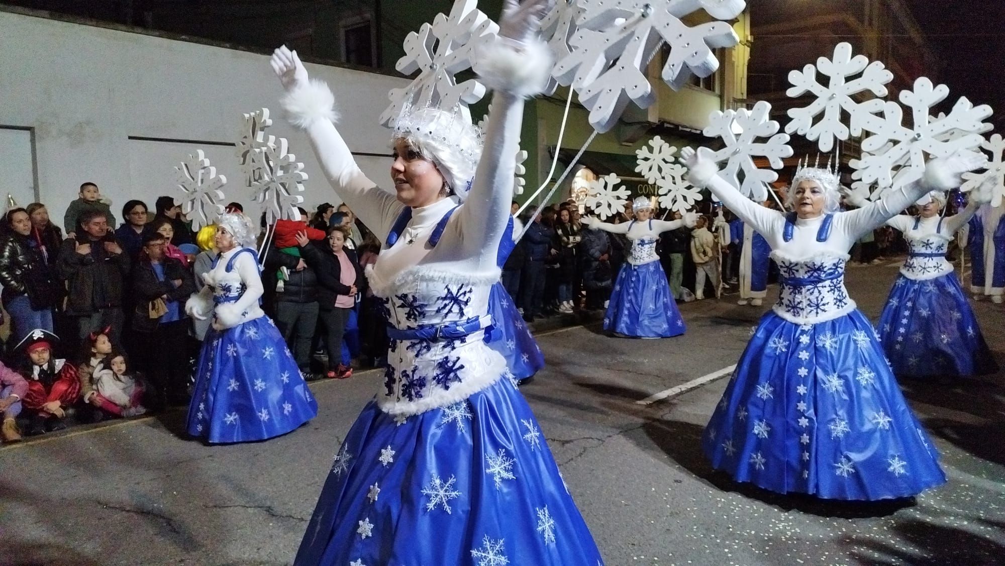 Multitudinario desfile de Carnaval en Arriondas con 300 participantes