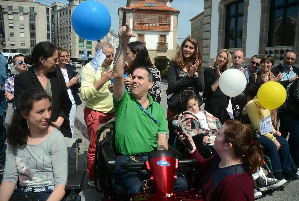 Globos para pedir integración en Pontevedra