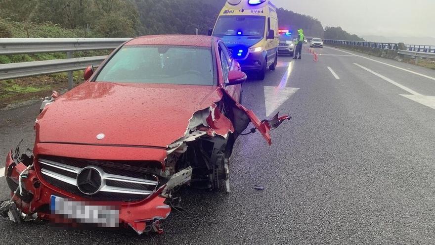 Un herido leve por una salida de vía en la Autovía do Morrazo