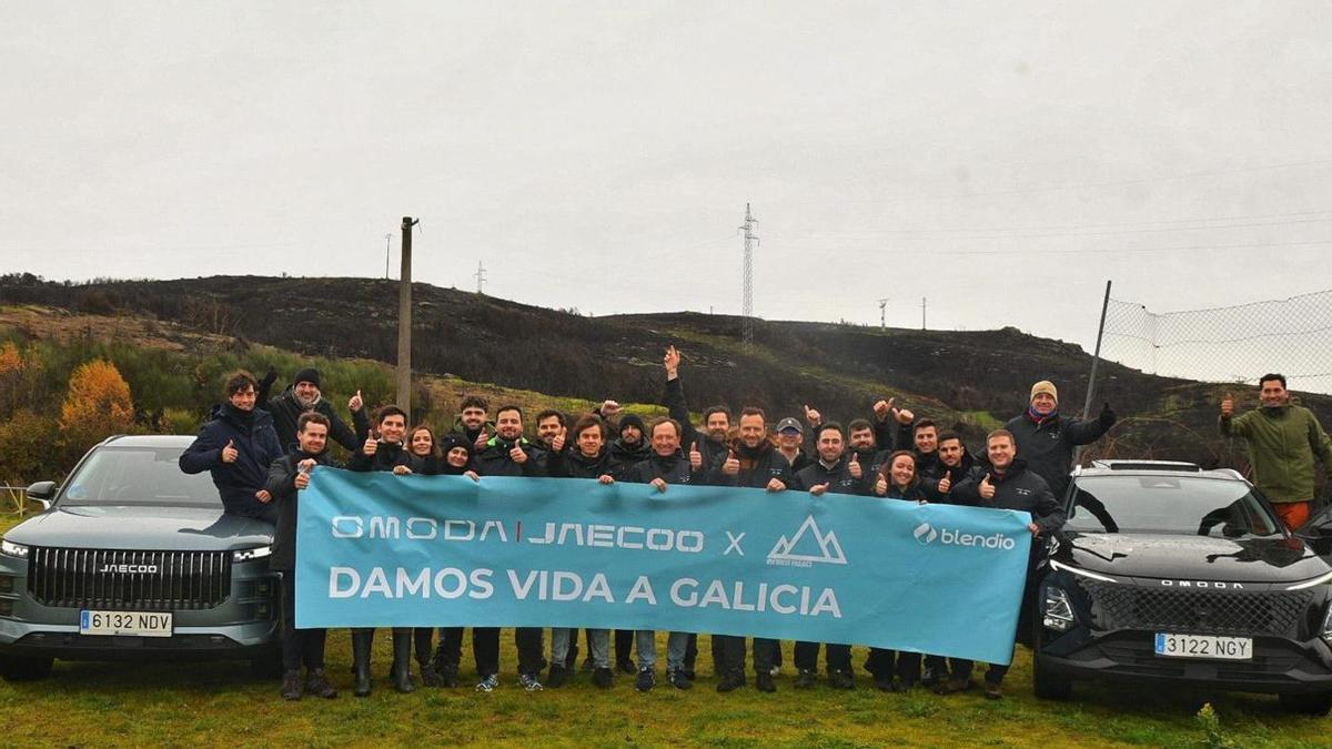 Alegría por un trabajo bien realizado en los montes ourensanos.