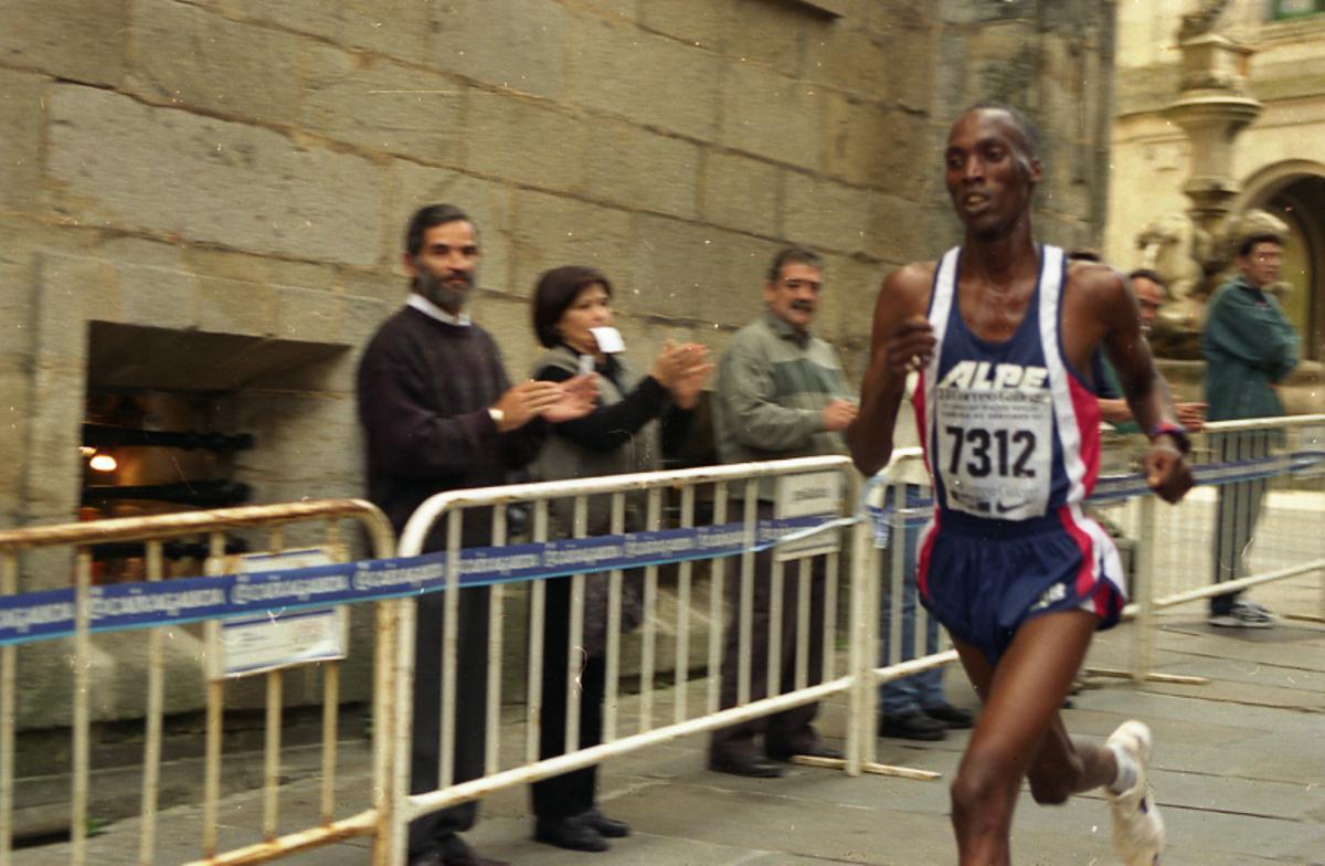 El keniata Godfrey Muriuki pasando por Platerías