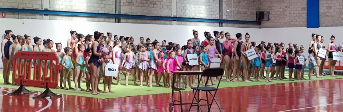 Más de 120 jóvenes gimnastas se dieron cita en el torneo celebrado en Ricla. | SERVICIO ESPECIAL