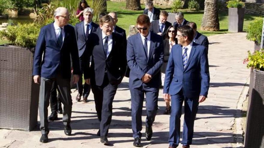 El alcalde y Ximo Puig, entre otros, en la convención europea del textil en Ontinyent hace un año.