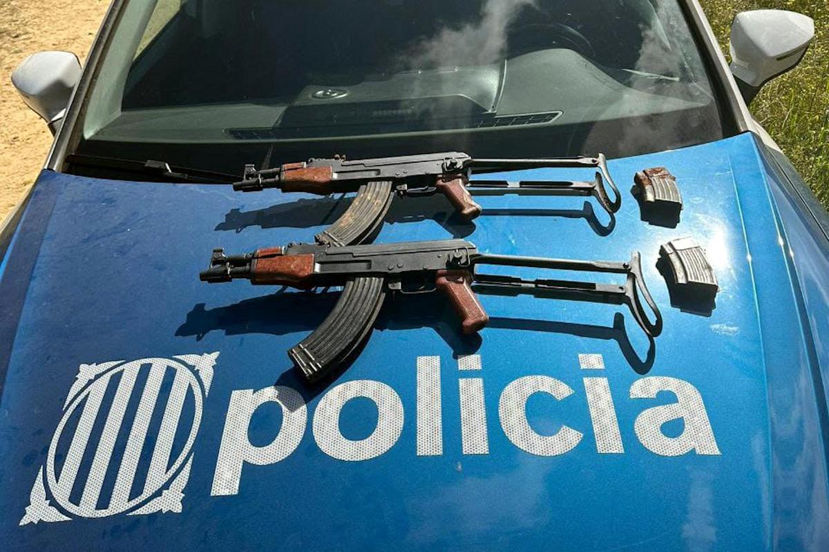 Imagen de armas de guerra incautadas por Mossos