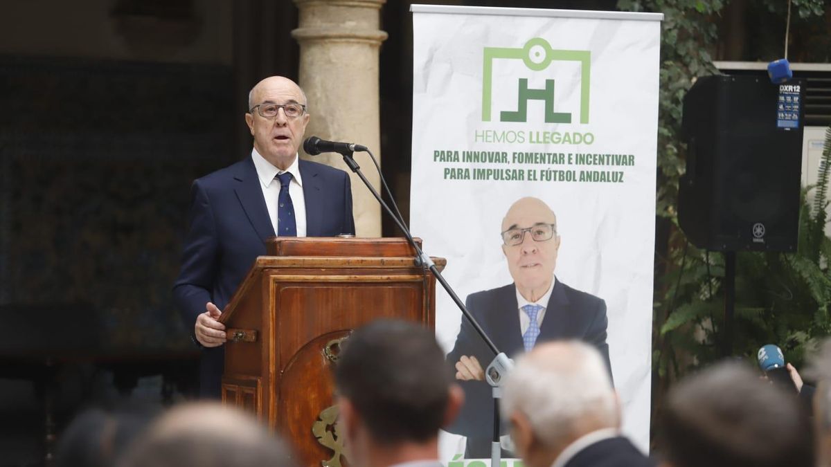 César Vera Vallejo, en la presentación de su candidatura a la presidencia de la RFAF en el Círculo de la Amistad.