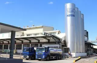 Pontecesures da luz verde al convenio que va a permitir ampliar el complejo de Nestlé