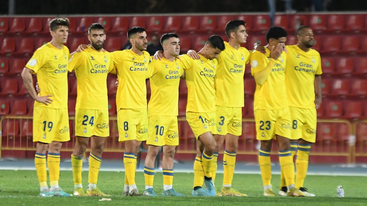 Los jugadores de la UD Las Palmas, durante la tanda de penaltis frente a La Nucía.