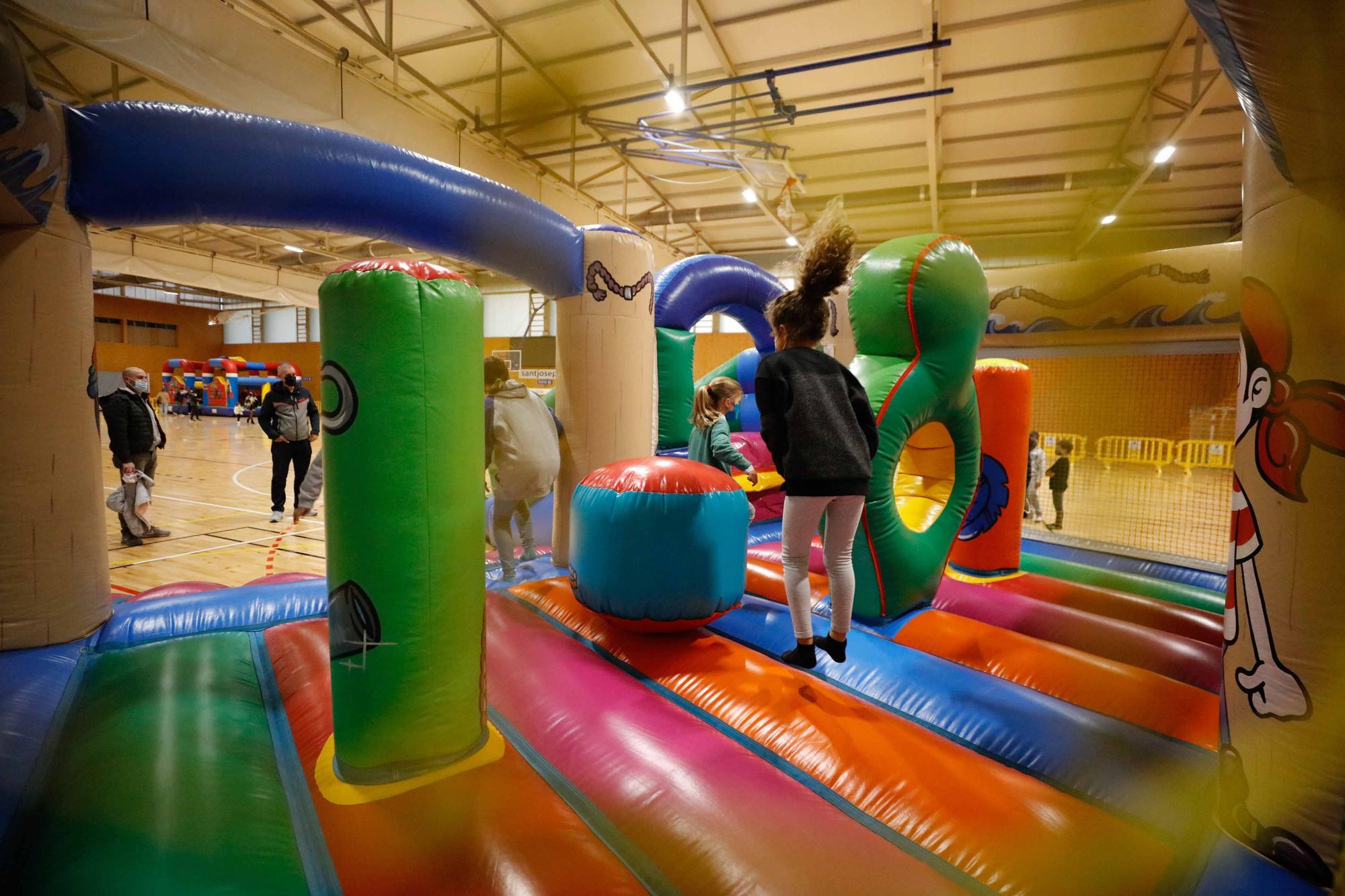 Una Navidad hinchable en Sant Jordi