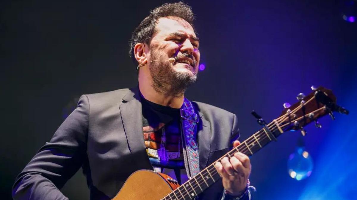 El cantautor Ismael Serrano en un concierto.