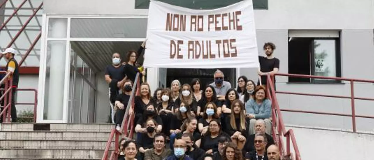 Educación da marcha atrás y mantendrá el Bachillerato para adultos en el IES Castelao