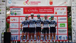 La Vuelta Cicloturista a Ibiza Campagnolo, con el Valverde Team y Cantabria Deporte - Río Miera femeninos en el pelotón