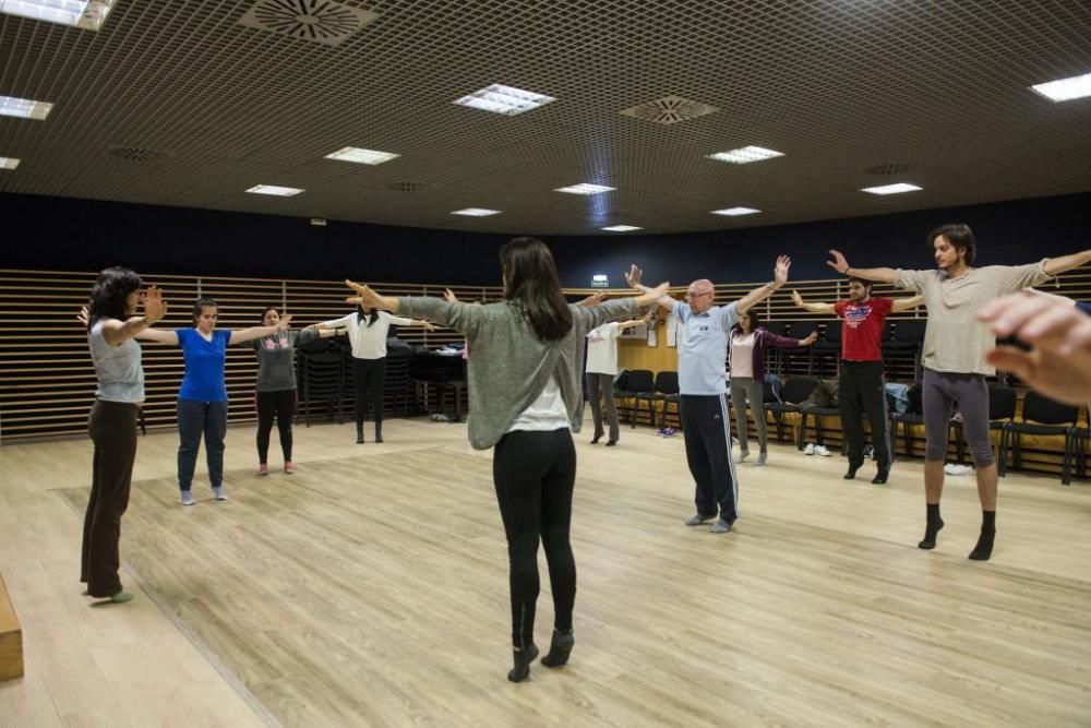 Sesión de expresión corporal en los ensayos del Joven Coro de la Fundación Princesa de Asturias