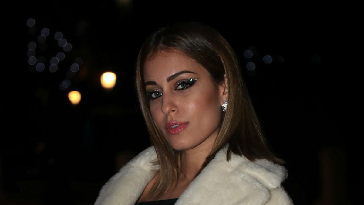 Hiba Abouk a la salida de una entrega de premios