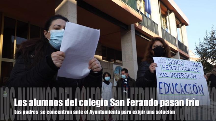 Los alumnos del colegio San Fernando protestan por el frío en las aulas