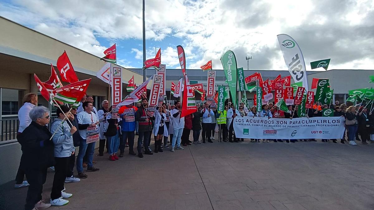 Concentración sindical en el hospital de Peñarroya-Pueblonuevo.