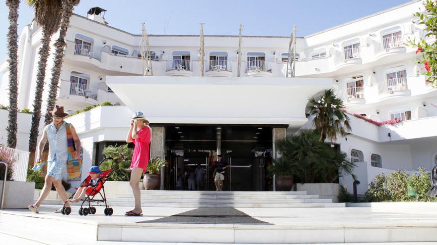 Denunciat un quart hotel per punxar la llum a Lloret de Mar