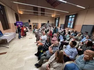 Un centenar de alumnos reciben sus cerrificados en el Escorxador