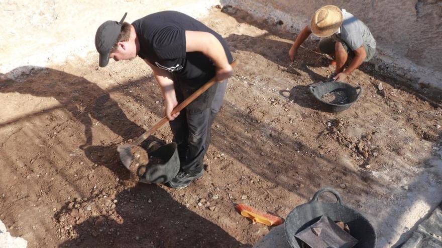 Las excavaciones en las termas de la Alcudia buscan completar su cronología