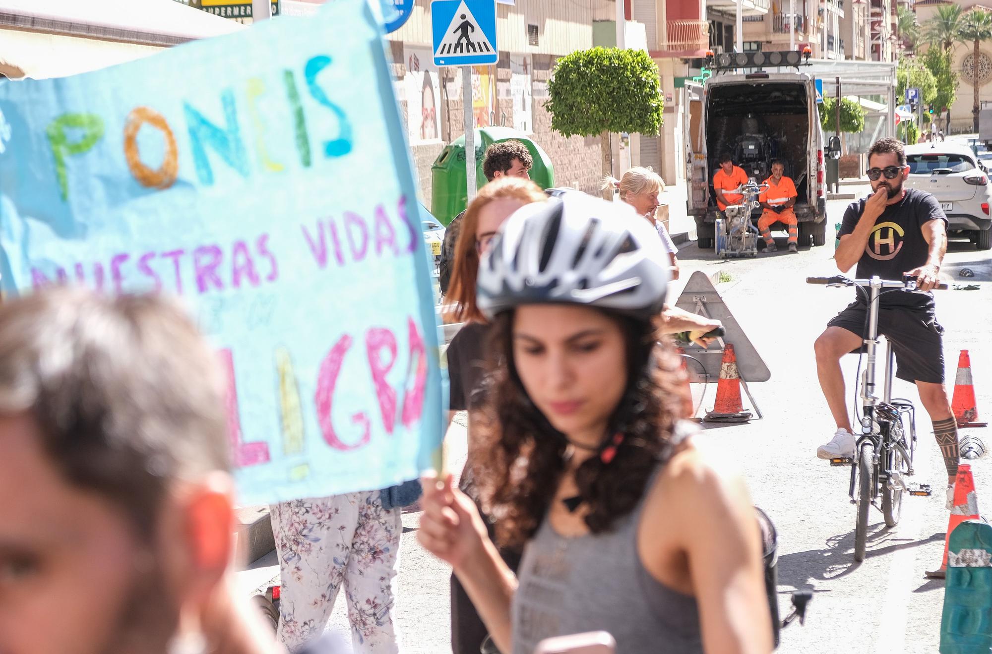 Así ha sido la protesta contra la eliminación del carril bici de Jose Maria Buck de Elche
