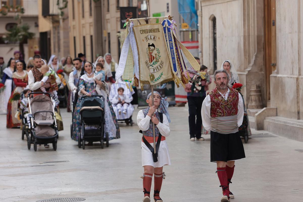 Todas las fotos de la Ofrenda del 18 de marzo por la calle San Vicente hasta la 17:30 horas Todas las fotos de la Ofrenda del 18 de marzo por la calle San Vicente hasta la 17:30 horas