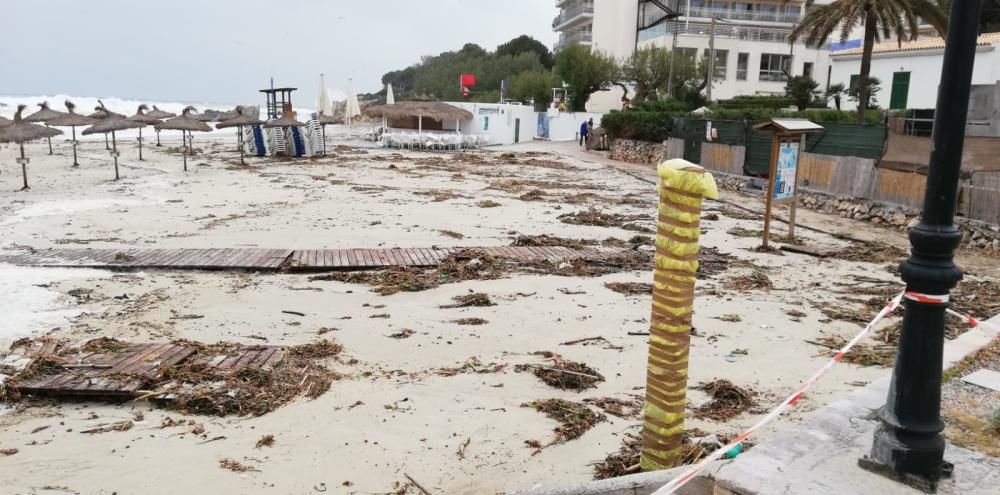 El temporal arrasa la playa de Son Moll en Capdepera
