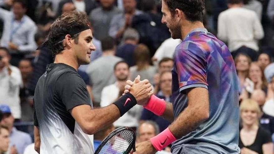 El saludo de Federer y Del Potro al final del partido.