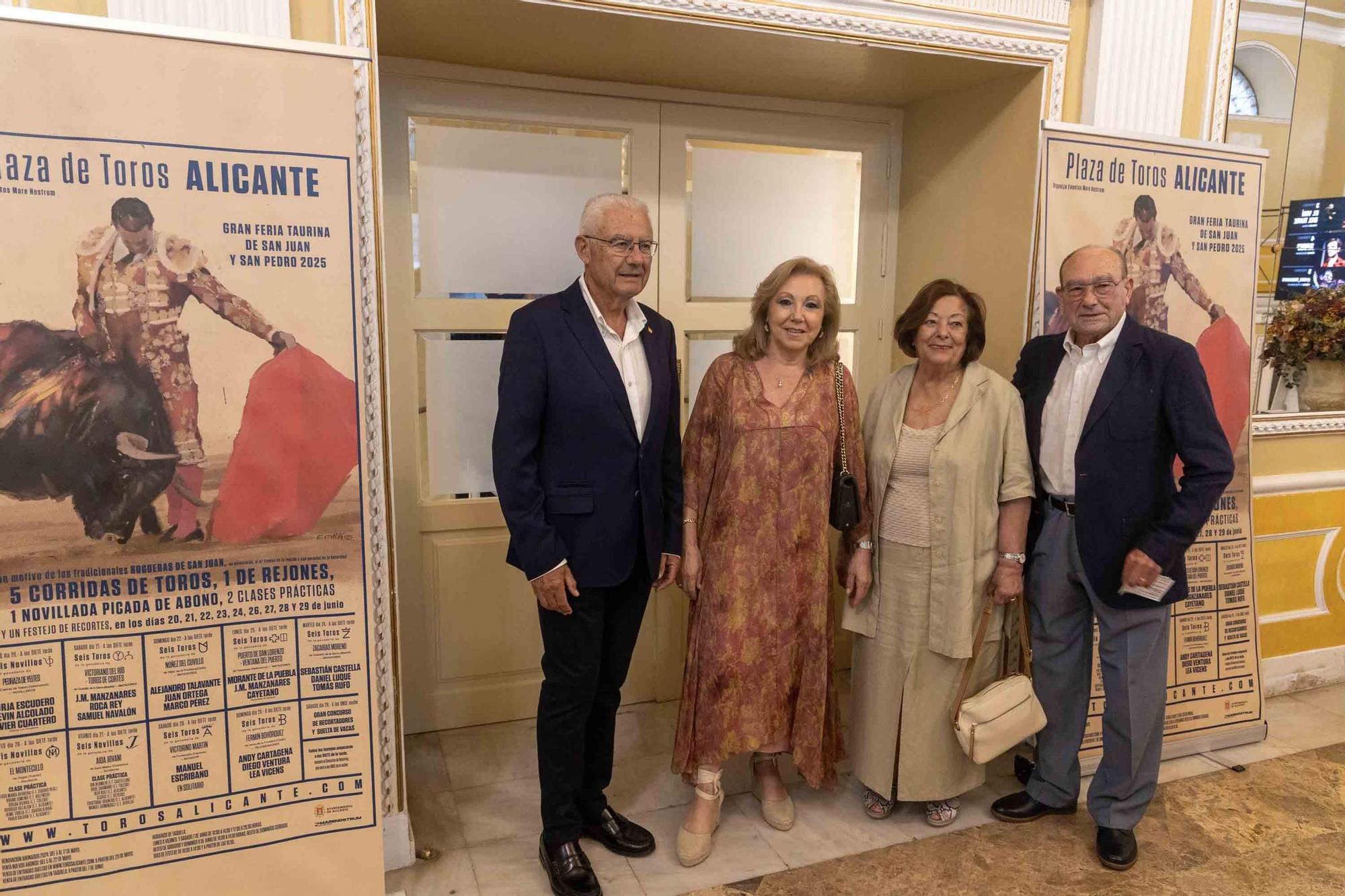 Manuel Escribano pronuncia el pregón de apertura de la Feria de Hogueras en el Teatro Principal de Alicante
